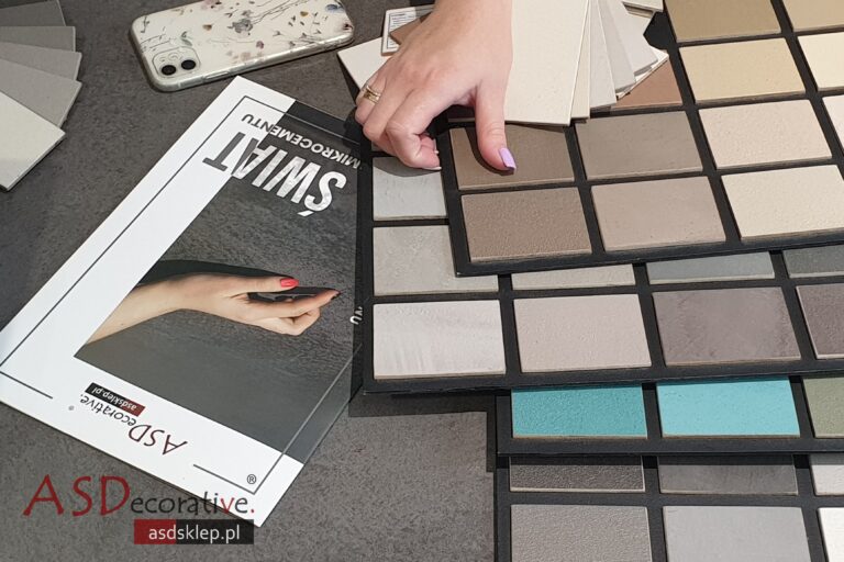 Przykładowe kolory mikrocementu ASDecorative pokazują gotowe odcienie, kt&oacute;re ułatwiają dopasowanie barwy do stylu wnętrza, oświetlenia i pozostałych element&oacute;w wyposażenia.