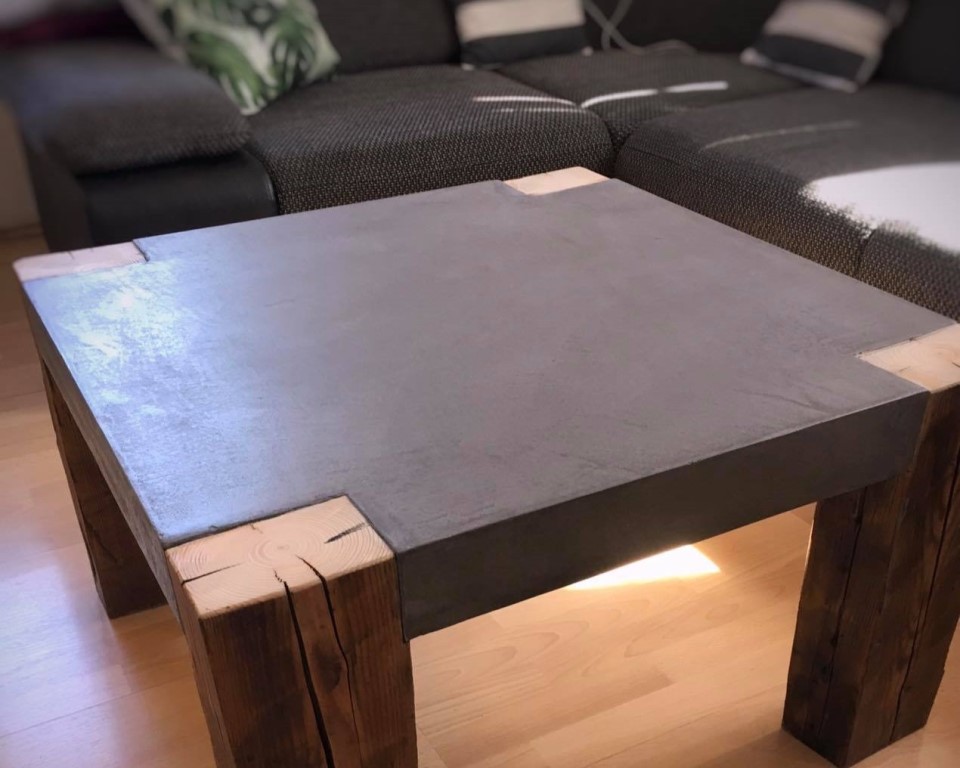 Meble wykończone mikrocementem o gładkiej powierzchni i nowoczesnym charakterze. Takie zastosowanie mikrocementu pozwala tworzyć sp&oacute;jne i oryginalne elementy wyposażenia wnętrz.